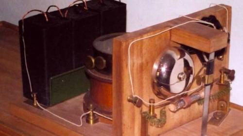 16 марта в 1859 году родился Александр попов. 01