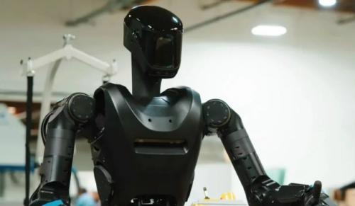 Украина стала основной мировой площадкой для тестирования новых военных технологий, включая гуманоидных роботов Phantom MK - 1.

