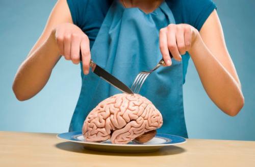 Всем известно, что женщина умеет достать, не раздеваясь.