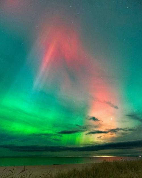 Магнитная буря стала самой мощной за последние два месяца, как и предсказали ученые лаборатории солнечной астрономии ики ран. 

