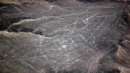 После обнаружения новых геоглифов правительство перу доступ к плато закрыло. 02