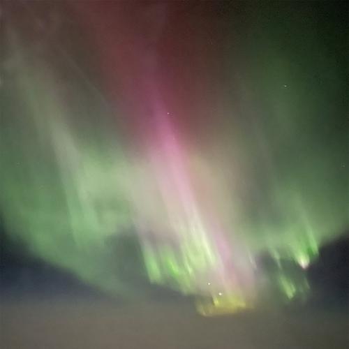 Пилот британской авиакомпании Easyjet отклонился от курса, чтобы пассажиры смогли посмотреть на полярное сияние. 02