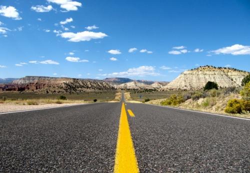 В Нью-мексико - на участке шоссе 66 - есть дорога, которая играет песню Прекрасная Америка всякий раз, когда по ней проезжают машины. 01