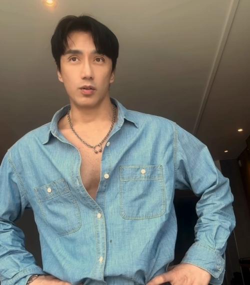 Сингапурский модель и фотограф чуандо тан недавно отпраздновал свой 60-й день рождения. 

