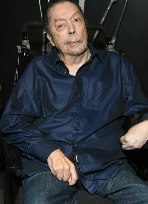 На мероприятии в Лос-анджелесе он пообщался с поклонниками, которые долгие годы переживали из-за его отсутствия и состояния здоровья. 01