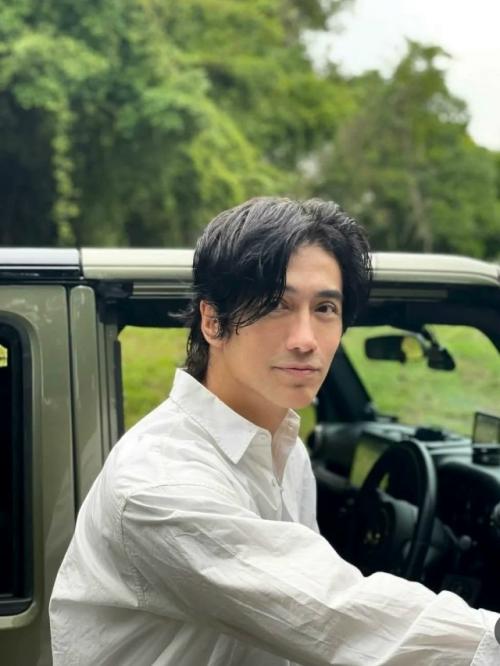 Сингапурский модель и фотограф чуандо тан недавно отпраздновал свой 60-й день рождения. 02