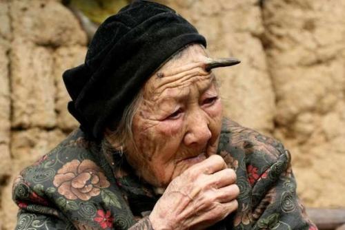 Женщина с рогом. 02