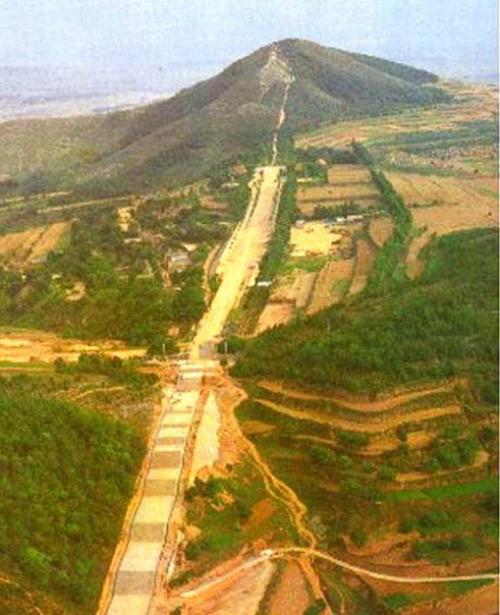 Самые большие пирамиды на Земле - пирамиды в Китае! 
