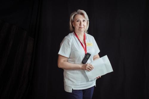 Главный врач больницы в посёлке коммунарка поделился портретами врачей, которые вносят свой вклад в борьбу с коронавирусом. 06