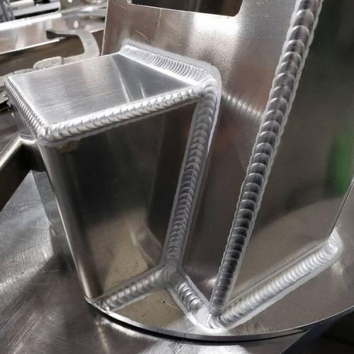 Можно смотреть часами на идеальные швы и хуже от этого они не становятся. 01