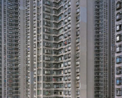 Фотограф Майкл Вульф стал известен после того, как показал всему миру насколько плоский и однотипный наш мир из-за многоэтажных зданий. 07