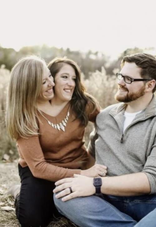 Знаменитая двухголовая девушка замуж вышла. 02