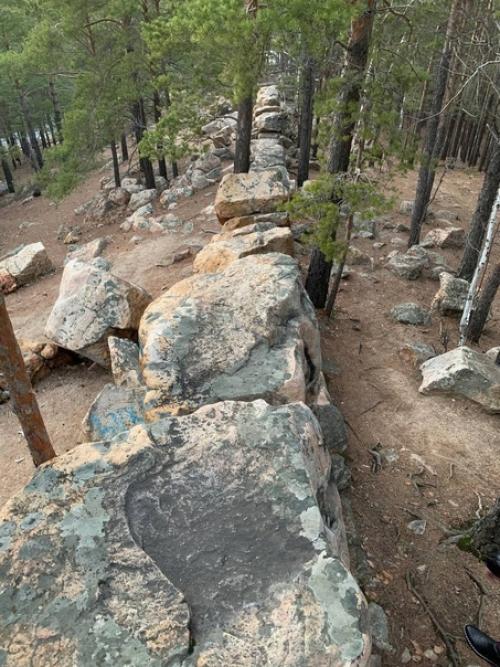 Стена каменной крепости таскамал, Казахстан. 01