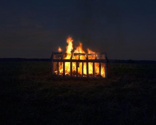 Мемориальный проект Родина создан с целью привлечь внимание к проблеме вымирания русских деревень. 01