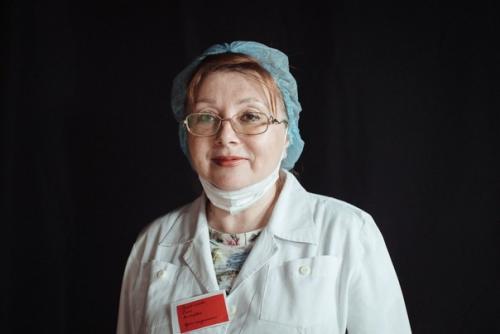 Главный врач больницы в посёлке коммунарка поделился портретами врачей, которые вносят свой вклад в борьбу с коронавирусом. 09