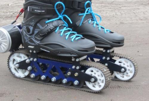 В Польше изобрели электрические ролики - вездеходы. В Польше изобрели электрические ролики - вездеходы.