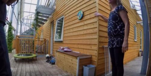 Самый оригинальный способ дом зимой обогреть. Самый оригинальный способ дом зимой обогреть.