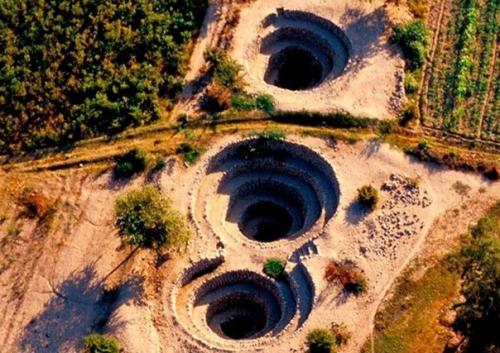 В пустыне Наска помимо геоглифов есть и другие уникальные сооружения - пукиос. 01 В пустыне Наска помимо геоглифов есть и другие уникальные сооружения - пукиос. 01