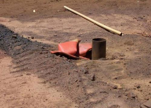 Чем проткнули колесо карьерного самосвала.