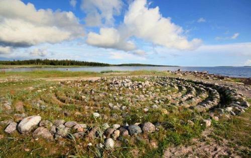 Величественные горные кряжи, девственные леса и кристально - чистые озера Карелии хранят бесчисленное множество загадок и тайн. 05 Величественные горные кряжи, девственные леса и кристально - чистые озера Карелии хранят бесчисленное множество загадок и тайн. 05