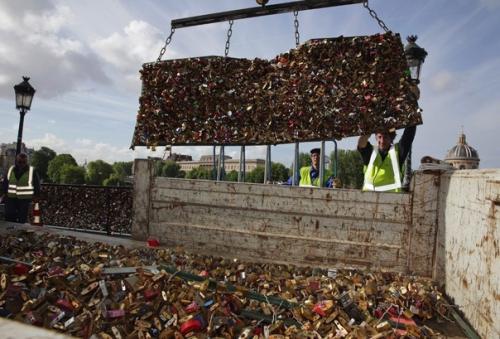 Маникюр в нежно голубых оттенках.  Какой дизайн выберешь ты? 02