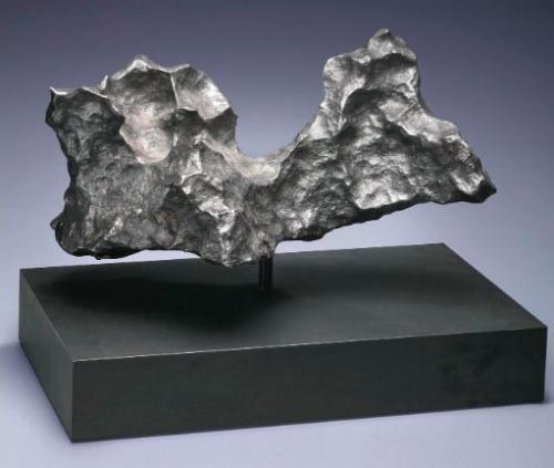 На аукционе Кристиса выставлены метеориты, которые старше земли. 01