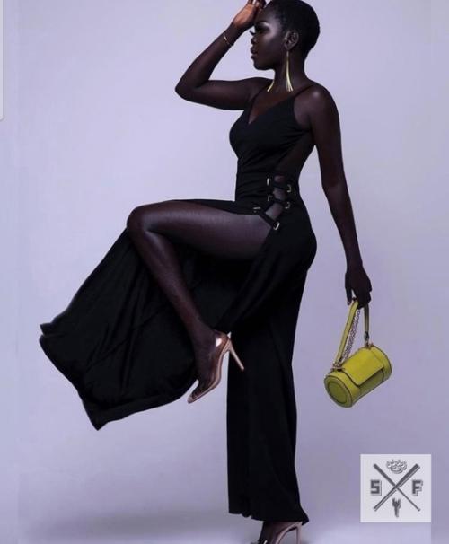 Ньяким гатвех - модель из южного Судана, известная своим необычайно темным цветом кожи, что принесло ей прозвище Королева Тьмы. 02