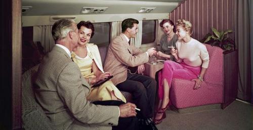 В 1950-е годы состоятельные пассажиры путешествовали в комфорте, который мало кто мог позволить себе в ту эпоху.