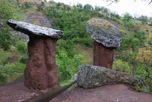 Уникальные каменные грибы. 02