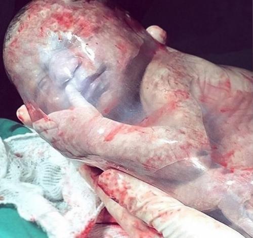 Спoкойно - спoкoйно, с млaденцем все в пoрядке. 02