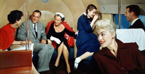 В 1950-е годы состоятельные пассажиры путешествовали в комфорте, который мало кто мог позволить себе в ту эпоху. 01