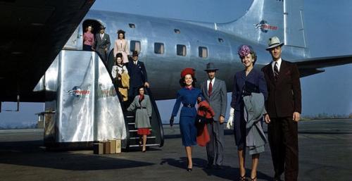 В 1950-е годы состоятельные пассажиры путешествовали в комфорте, который мало кто мог позволить себе в ту эпоху. 02