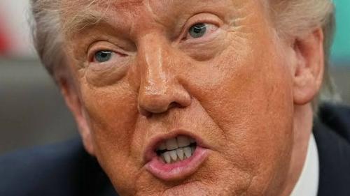 Трамп приказал американским военным приостановить новые удары по Ирану.

