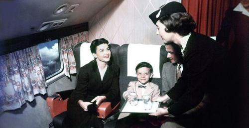 В 1950-е годы состоятельные пассажиры путешествовали в комфорте, который мало кто мог позволить себе в ту эпоху. 05