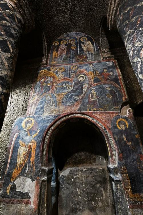 Монастырь в скале гюмюшлер - пещерный монастырь византийской эпохи в регионе каппадокия (ныне территория Турции. 03