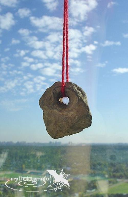 Дырявые камни - куриный бог, ведьмин камень, Перунова стрела. 04 Дырявые камни - куриный бог, ведьмин камень, Перунова стрела. 04