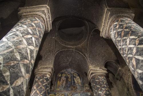 Монастырь в скале гюмюшлер - пещерный монастырь византийской эпохи в регионе каппадокия (ныне территория Турции. 06