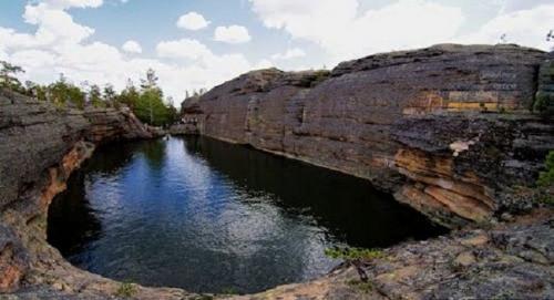 Шайтанколь - Чертово озеро.