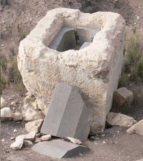 Гигантский постамент мендеса. 03