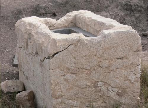 Гигантский постамент мендеса. 01