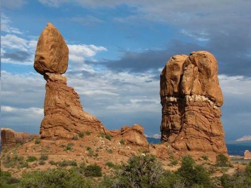 Чудо природы: каменные глыбы, которые будто повисли в воздухе. 02 Чудо природы: каменные глыбы, которые будто повисли в воздухе. 02