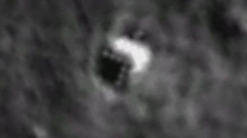 На поверхности луны обнаружена база пришельцев. 02