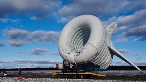 Компания Altaeros Energies разработала что-то среднее между дирижаблем и ветряной мельницей. 05