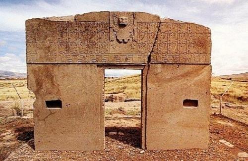 Пума - пунку. В 70 километрах к Западу от Ла-паса высоко в Андах на высоте 3600 метров над уровнем моря, находятся руины пума - пунку. 02