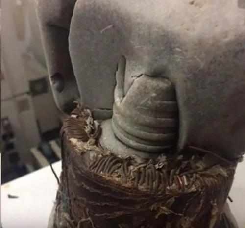 Древний артефакт, похожий на электрический трансформатор. 01