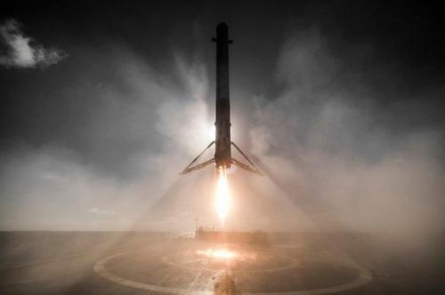 Spacex показала момент приземления ракеты Falcon 9. 02