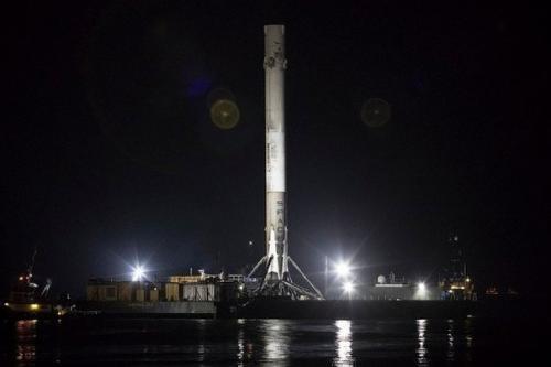 Spacex показала момент приземления ракеты Falcon 9. 04