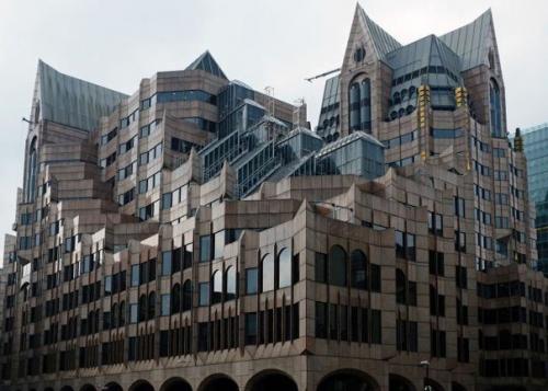 Минстер корт - комплекс из трех офисных зданий, построенный в период с 1991 по 1992 год по проекту архитекторов из фирмы GMW.