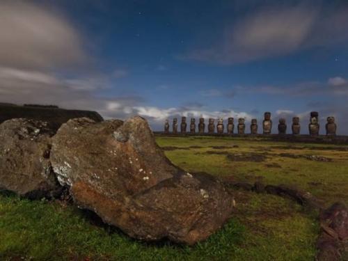 Выбрала матовый. Матовое покрытие на светлых оттенках конечно не очень практично смотрится со временем, быстро марается. 03