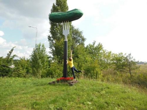 Необычные памятники.  Аленка - паленка. 01